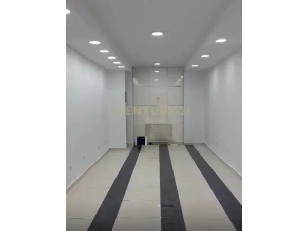Tirane, jepet me qera dyqan Kati 0, 104 m² 2.500 € 
