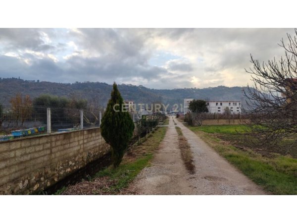 Tirane, shitet toke , 8.536 m² 512.160 € (Fushe preze CAPITAL104466)