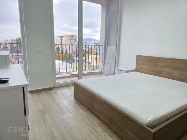 Tirane, jepet me qera apartament 2+1 Kati 5, 112 m² 1.000 € (Riza Cerova Tirana,)