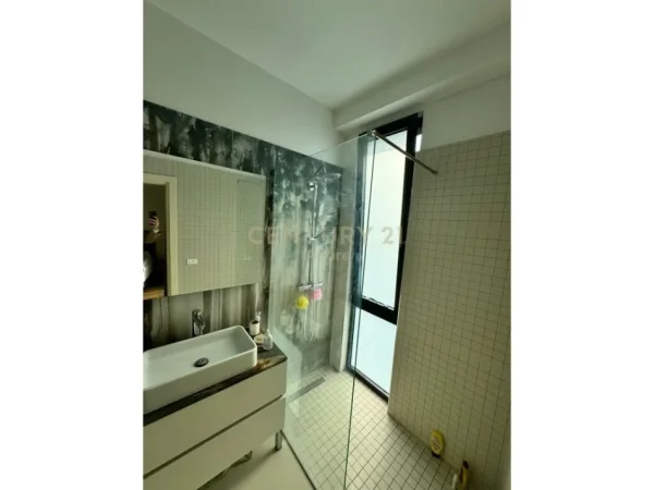 Tirane, jepet me qera apartament 3+1 Kati 12, 156 m² 2.500 € (Kompleksi 'Parke Gate' Tirana,)