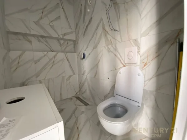 Tirane, jepet me qera ambjent biznesi Kati 0, 85 m² 2.500 € (Shallvaret)