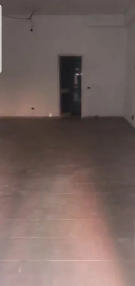 Tirane, jepet me qera ambjent biznesi Kati 0, 95 m² 500 € (Muhamed Deliu)