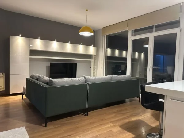 Tirane, jepet me qera apartament 2+1+Ballkon Kati 5, 98 m² 800 € (kopshti Botanik)