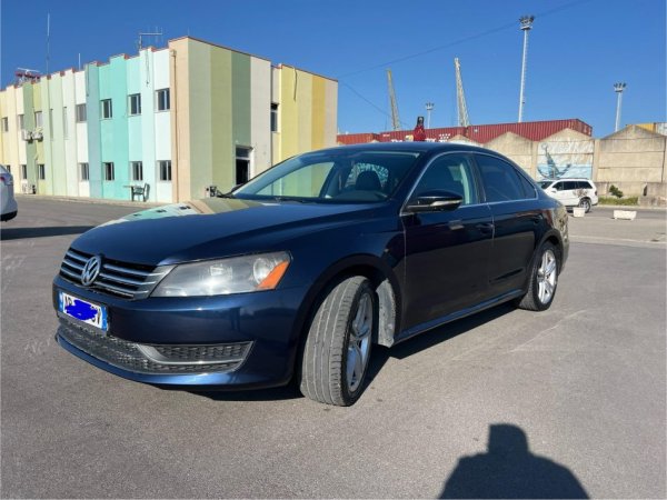 Durres, shitet makine Volkswagen Benzin+Gaz, blu automatik Klima 270.000 km 7.300 €