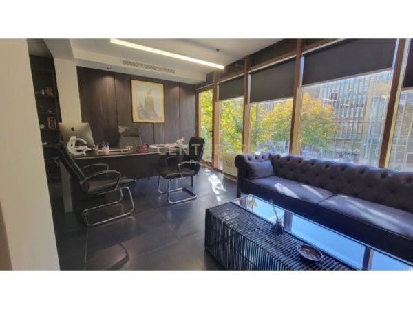 Tirane, shitet ambjent biznesi Kati 3, 238 m² 1.500.000 € (Rruga e Barrikadave)
