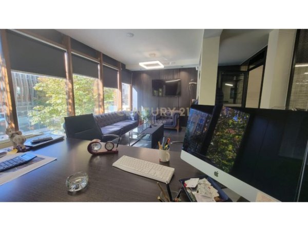 Tirane, shitet ambjent biznesi Kati 3, 238 m² 1.500.000 € (Rruga e Barrikadave)