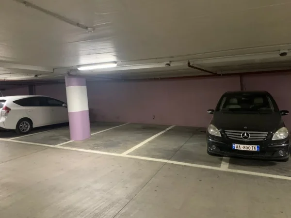 Tirane, jepet me qera garazh Kati -1, 120 € (George Bush Hotel Plaza)