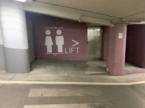 Tirane, jepet me qera garazh Kati -1, 120 € (George Bush Hotel Plaza)