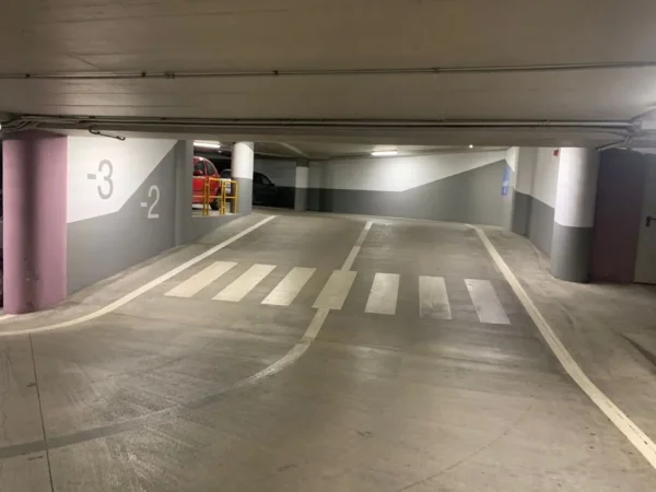 Tirane, jepet me qera garazh Kati -1, 120 € (George Bush Hotel Plaza)