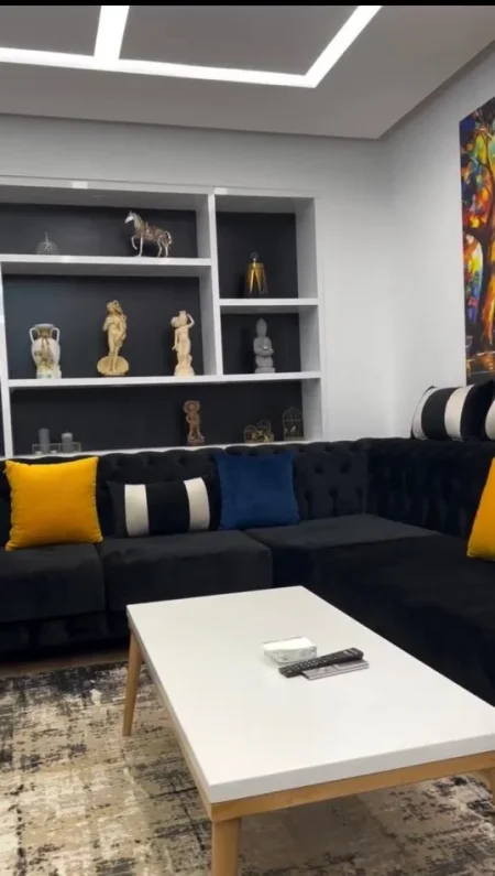 Tirane, jepet me qera apartament Kati 1, 120 m² 1.000 € (Liqeni i Thatë.)