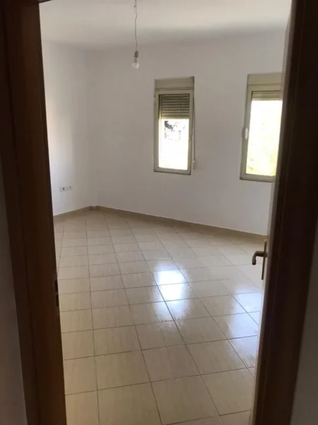 Tirane, jepet me qera apartament 2+1+Ballkon Kati 3, 550 € 