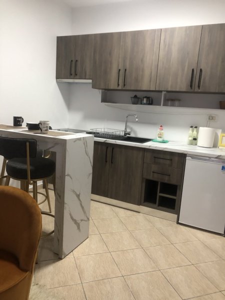 Tirane, jepet me qera apartament 1+1 Kati 2, 37 m² 35 € (Rruga Skender Sallaku)