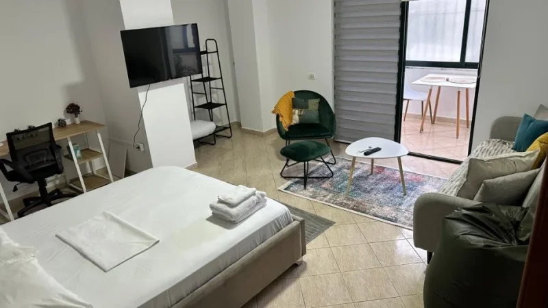 Tirane, jepet me qera garsonier 1+1 Kati 1, 37 m² 35 € (Rruga Skender Sallaku)