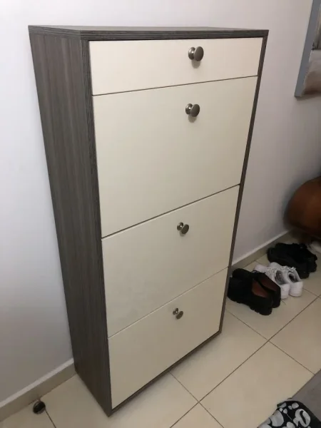 Tirane, shes mobilje TV dhe mbajtese kepucesh 15.000 leke te reja + 4.000 leke te reja