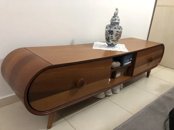 Tirane, shes mobilje TV dhe mbajtese kepucesh 15.000 leke te reja + 4.000 leke te reja