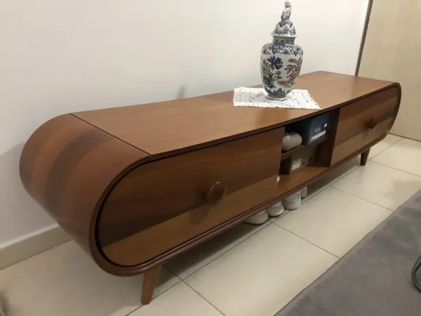 Tirane, shes mobilje TV dhe mbajtese kepucesh 15.000 leke te reja + 4.000 leke te reja