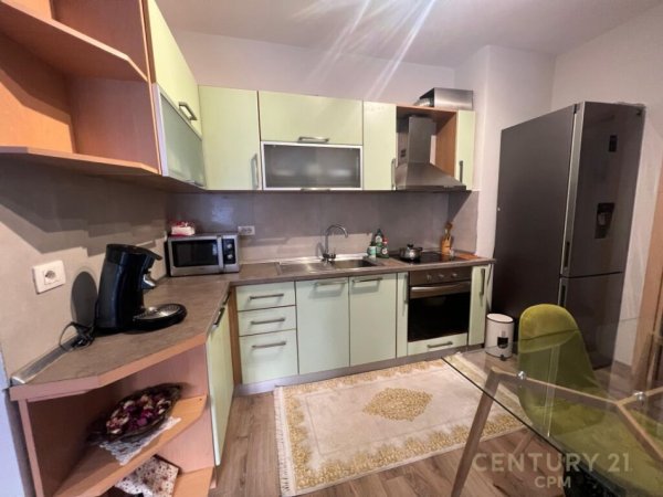 Tirane, jap me qera apartament 2+1+Ballkon , 90 m² 800 € (Rruga e Kosovarëve)