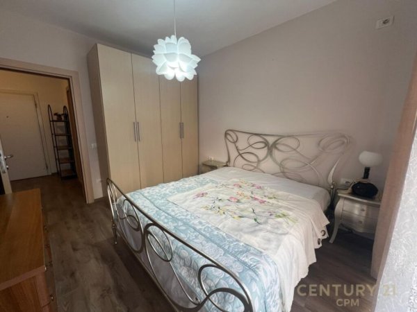 Tirane, jap me qera apartament 2+1+Ballkon , 90 m² 800 € (Rruga e Kosovarëve)