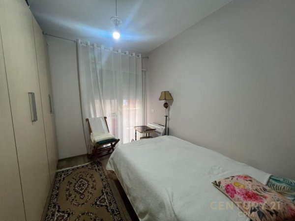 Tirane, jap me qera apartament 2+1+Ballkon , 90 m² 800 € (Rruga e Kosovarëve)