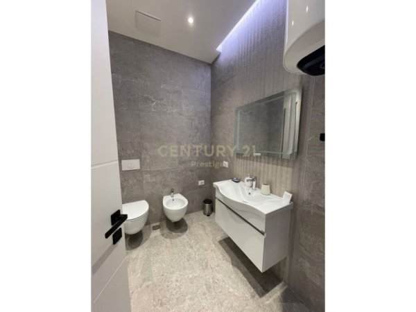 Tirane, jap me qera apartament 2+1+2+ POST PARKIMI , 110 m² 1.400 € (Rruga e Elbasanit)