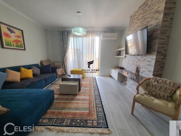 Tirane, jepet me qera apartament 2+1 Kati 10, 110 m² 750 € (LIQENI ARTIFICIAL)