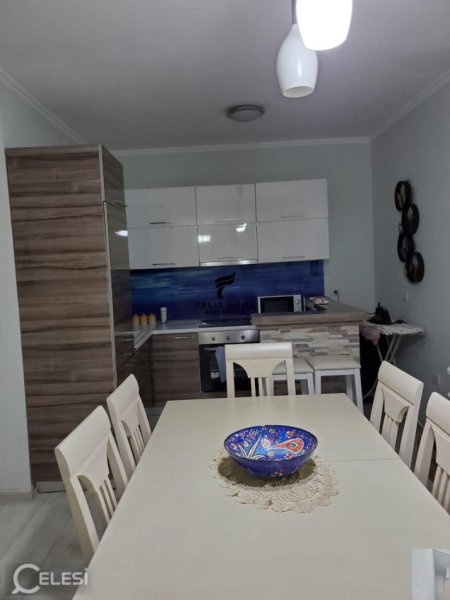 Tirane, jepet me qera apartament 2+1 Kati 10, 110 m² 750 € (LIQENI ARTIFICIAL)