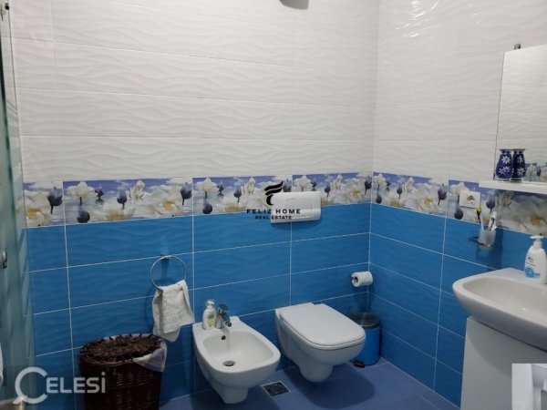 Tirane, jepet me qera apartament 2+1 Kati 10, 110 m² 750 € (LIQENI ARTIFICIAL)