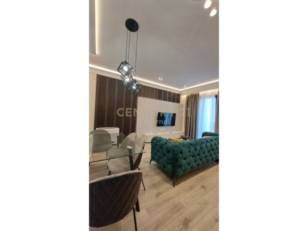 Tirane, jap me qera apartament 2+1+2 + Post Parkimi+Ballkon , 114 m² 1.500 € (Rruga e Kavajës)