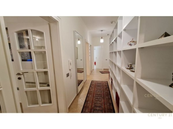 Tirane, jap me qera apartament 2+1+2 , 122 m² 800 € (Komuna e Parisit)