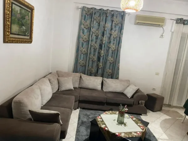Tirane, jepet me qera apartament 2+1+Ballkon Kati 2, 93 m² 490 € (Mbikalimi i Komunes , te market coku , RRuga Bill Klinton)