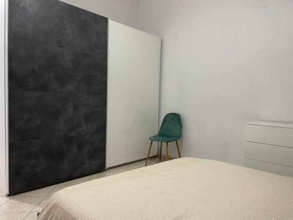 Tirane, jepet me qera apartament 2+1+Ballkon Kati 2, 93 m² 490 € (Mbikalimi i Komunes , te market coku , RRuga Bill Klinton)
