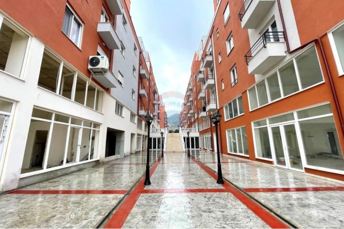 Tirane, shes magazine Kati 0, 436 m² 450.000 € (Rr. Hamdi Pepo, Selite)