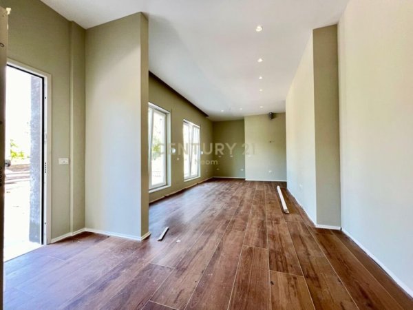 Tirane, shes apartament 1+1 , 102 m² 135.000 € (Kopshti Botanik Zoologjik)