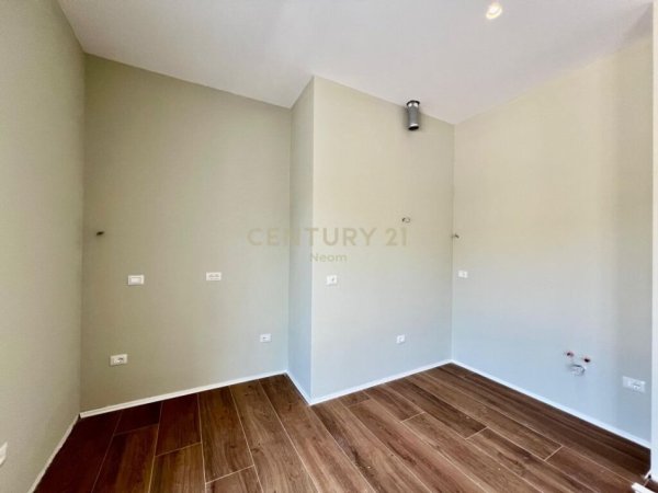 Tirane, shes apartament 1+1 , 102 m² 135.000 € (Kopshti Botanik Zoologjik)