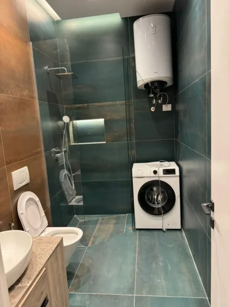 Tirane, jepet me qera 1+1+Ballkon Kati 5, 70 m² 800 € (Rruga e Kavajes)
