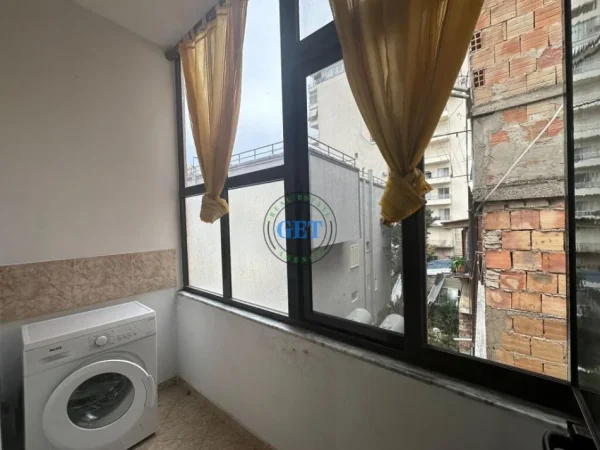 Durres, jepet me qera apartament 1+1+Ballkon Kati 2, 75 m² 300 € (Sheshi Pranvera , Durres)