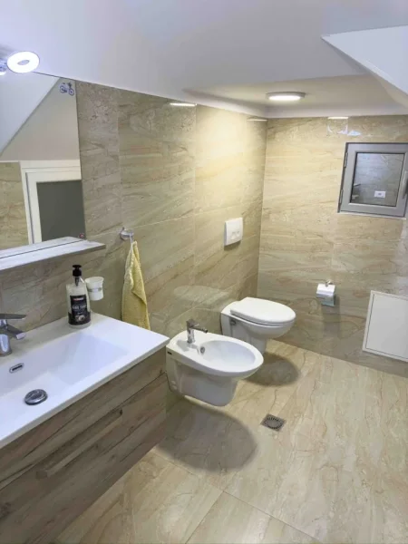 Tirane, jepet me qera Vile 2 Katshe , 520 m² 1.100 € (Rruga Fuat Toptani)