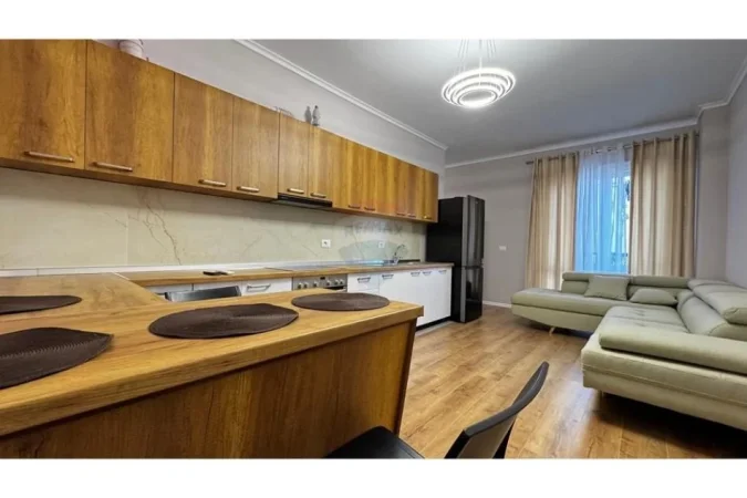 Tirane, jepet me qera apartament 1+1 , 60 m² 420 € (Porcelan - Oxhaku,)