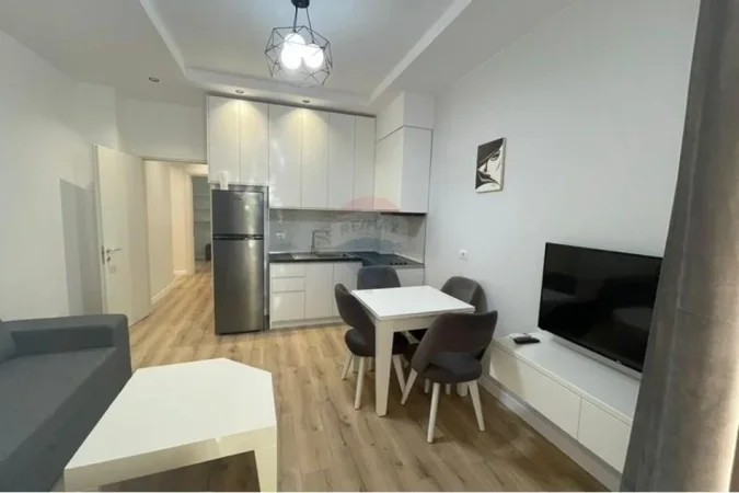 Tirane, shitet 4+1+Aneks+Ballkon , (Komuna e Parisit)