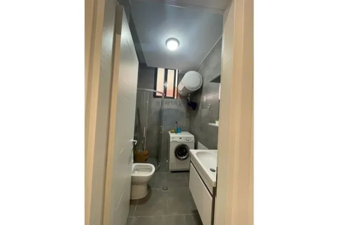 Tirane, shitet 4+1+Aneks+Ballkon , (Komuna e Parisit)