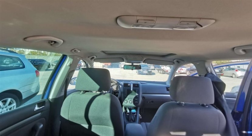 Durres, shitet makine Volkswagen Golf Nafte, blu manuale Klima 250.000 km 3600 €