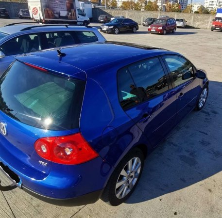 Durres, shitet makine Volkswagen Golf Nafte, blu manuale Klima 250.000 km 3600 €