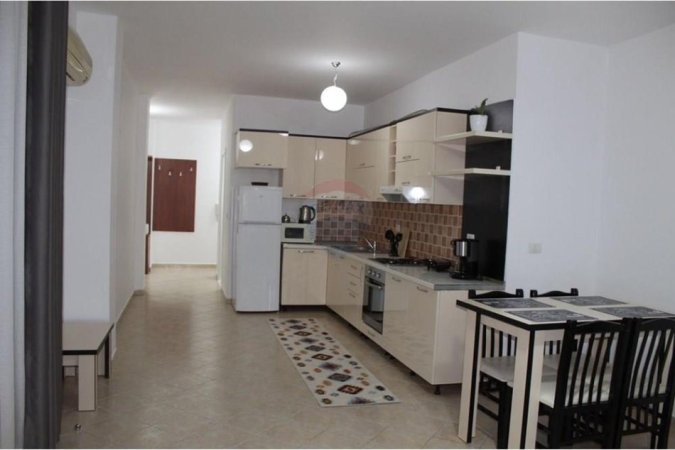 Tirane, jepet me qera apartament 2+1 , 600 € (Rruga e Dibres)