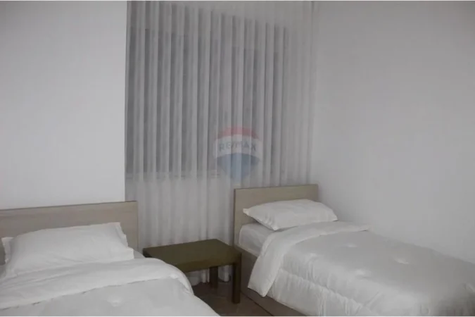 Tirane, jepet me qera apartament 2+1 , 600 € (Rruga e Dibres)