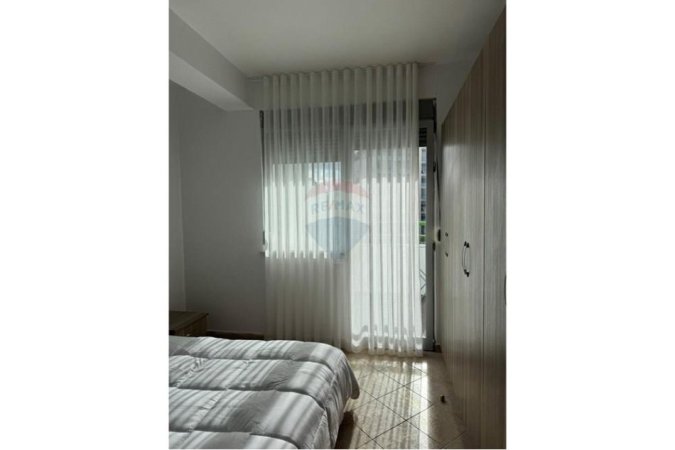 Tirane, jepet me qera apartament 2+1 , 600 € (Rruga e Dibres)