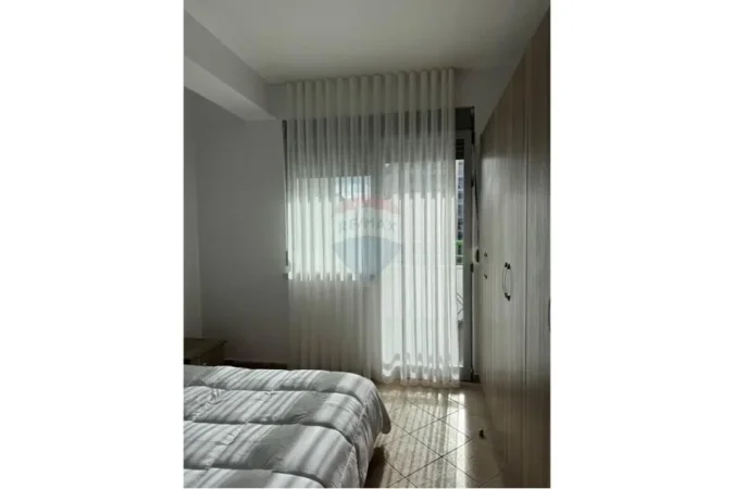 Tirane, jepet me qera apartament 2+1 , 600 € (Rruga e Dibres)