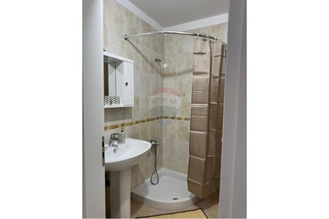 Tirane, jepet me qera apartament 2+1 , 600 € (Rruga e Dibres)