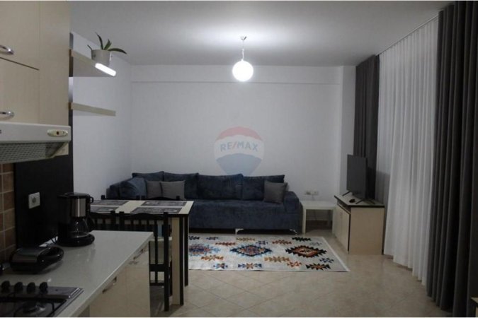 Tirane, jepet me qera apartament 2+1 , 600 € (Rruga e Dibres)