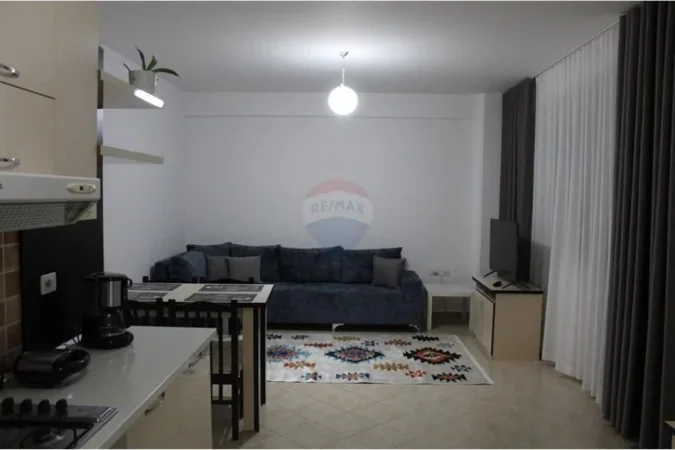 Tirane, jepet me qera apartament 2+1 , 600 € (Rruga e Dibres)