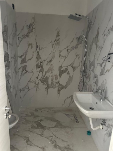 Tirane, jepet me qera apartament 1+1 Kati 2, 76 m² 900 € (Myslym shyri)